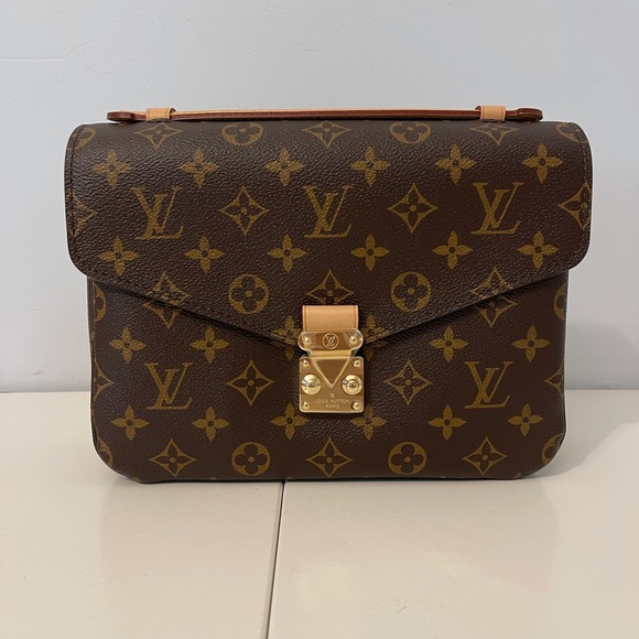 Louis Vuitton Pochette Metis - Picture 1 of 9